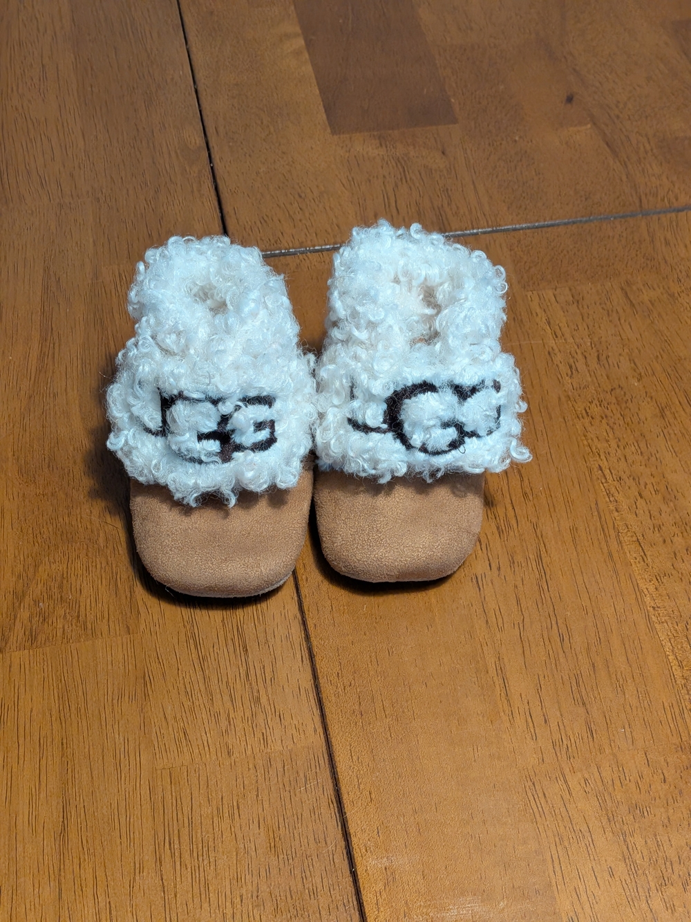 UGG Infant Shearling Cuff Slip-On Shoes in Cream & Tan